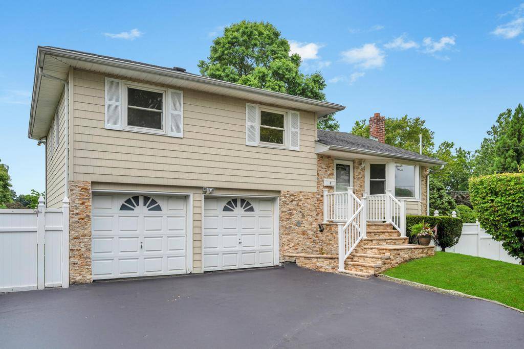 Move In Ready amp ; Fully Renovated in Commack !