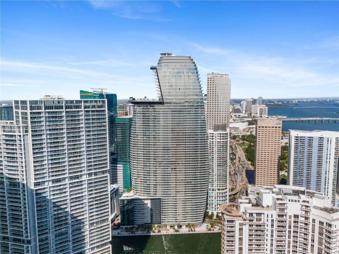 Priced to sell ! Aston Martin Res brand new 21st floor flow through unit offers the ultimate in luxury amp ; modern design, w stunning Biscayne Bay amp ; Miami ...