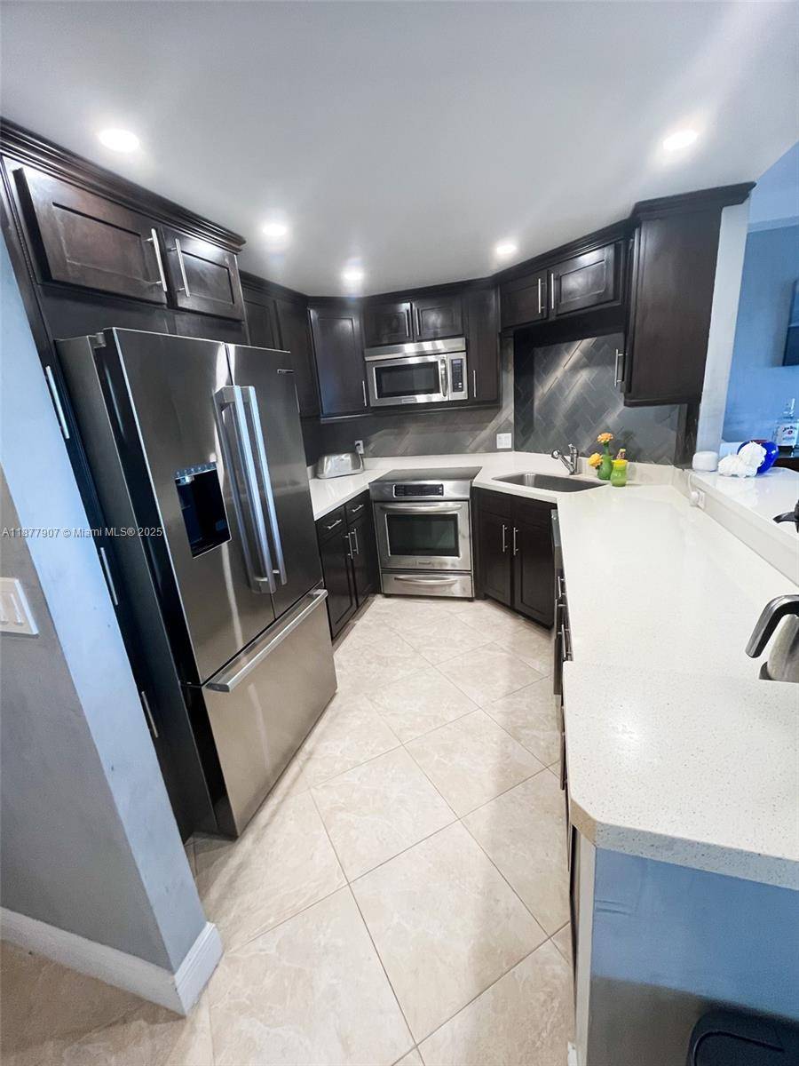 Stunningly renovated 1 bed, 2 bath condo with breathtaking ocean, Intracoastal, and city views !