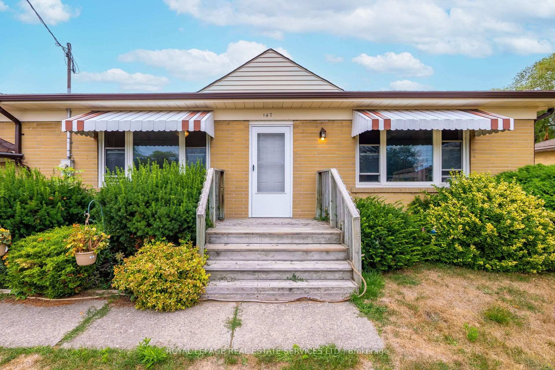 Handyman Special. House Is Geared For A Complete Remodel Or Teardown.