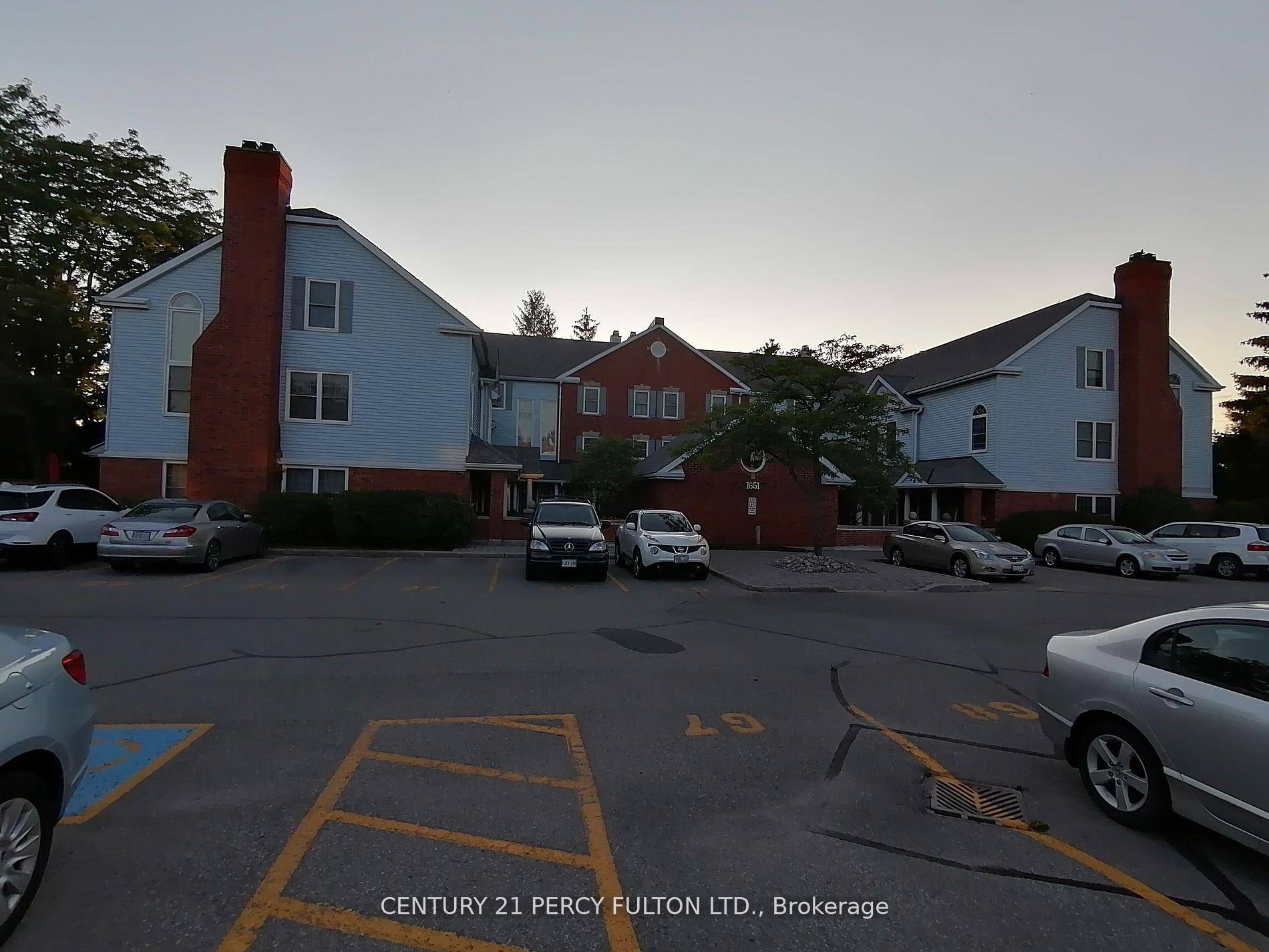 Gorgeous 2 Storey, 3 Bedroom Condo Townhome In A Central Sought After in Courtice Complex.