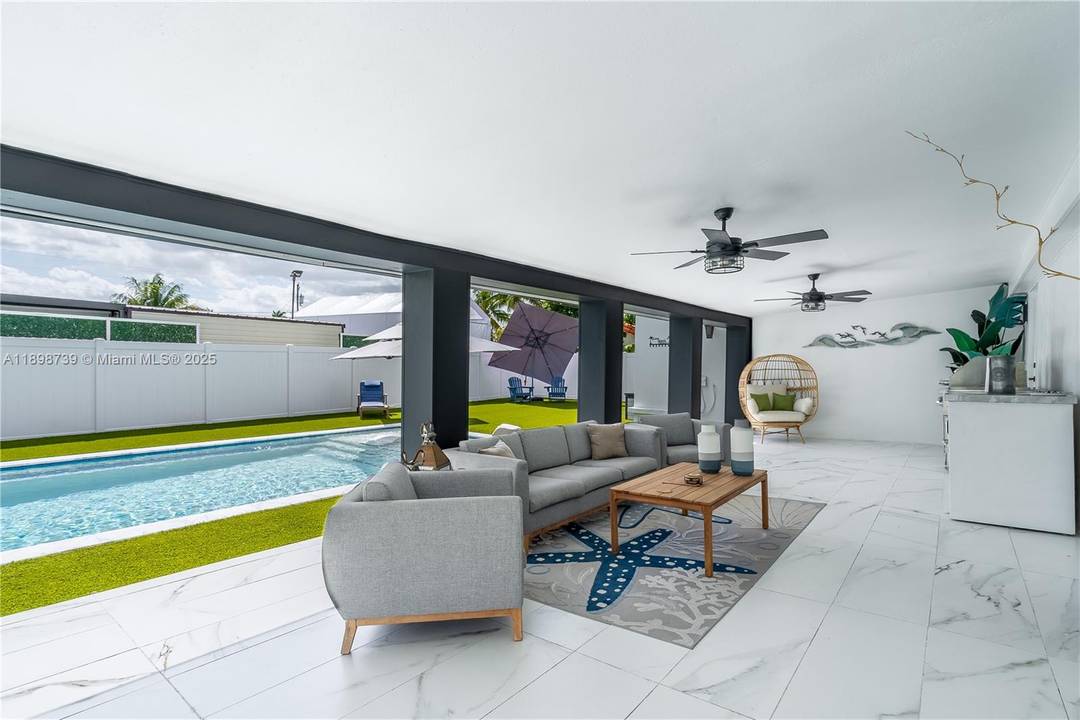 Stunning property 4 bedrooms, 2.