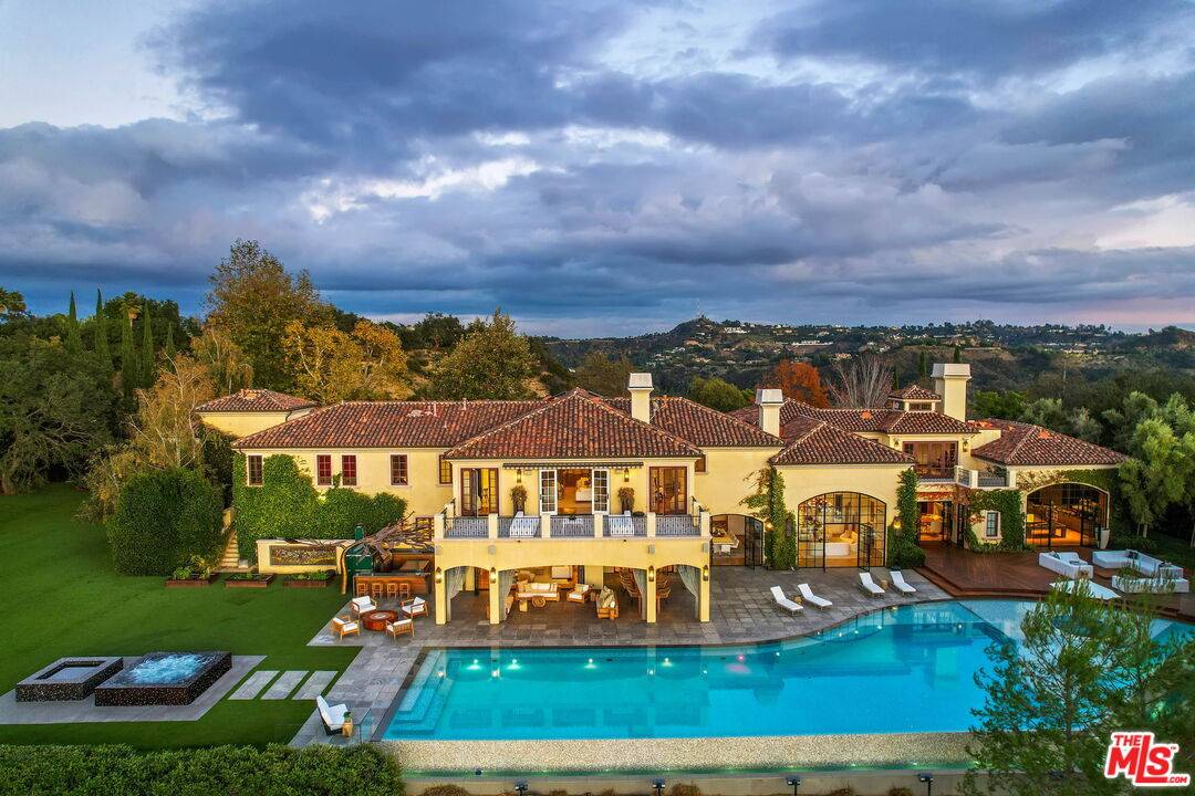 2505   Summitridge Dr Beverly Hills LA