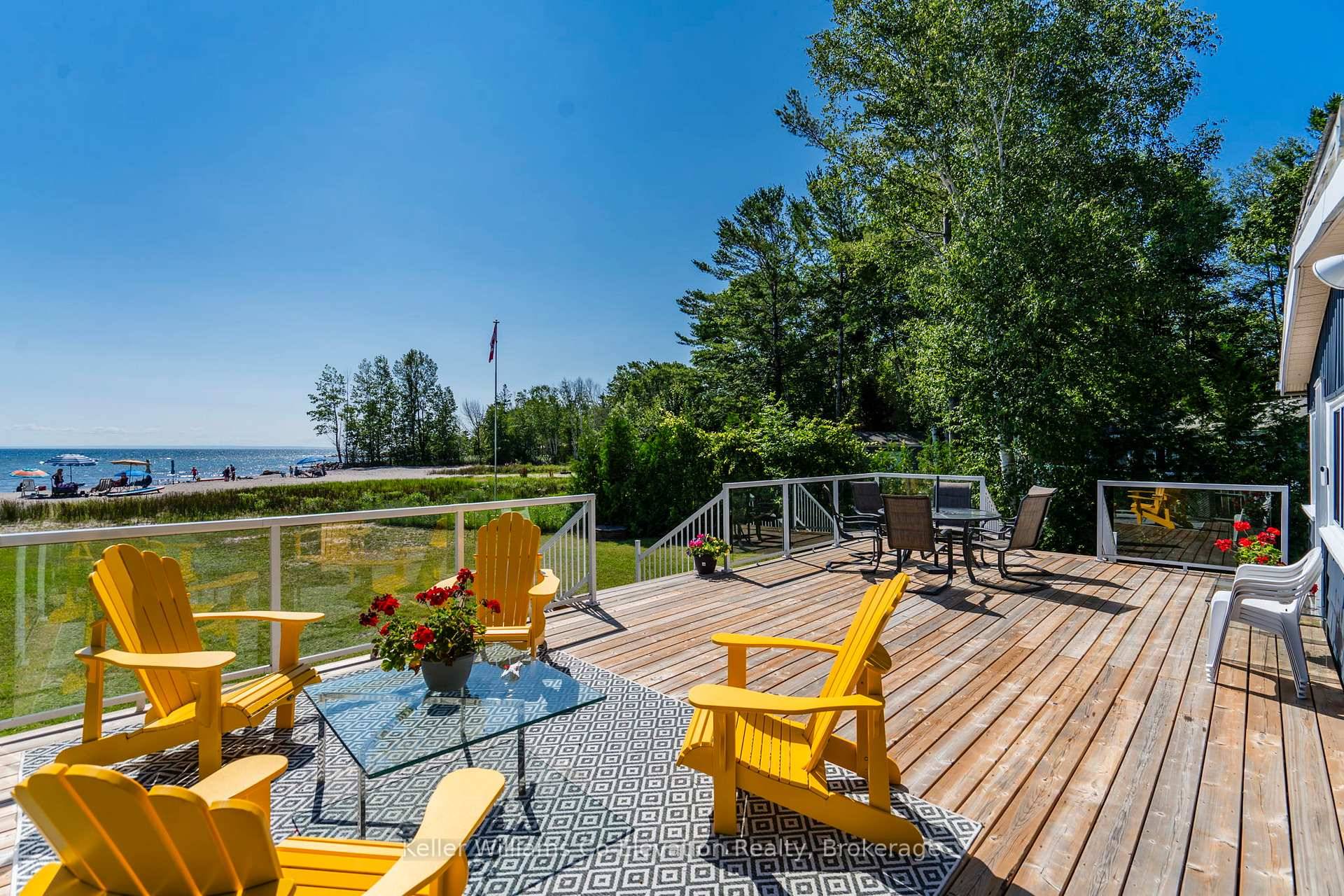 Welcome to this charming 3 season cottage, in an idyllic waterfront community backing onto 70 feet of sandy beach in the deeded access waterfront park.