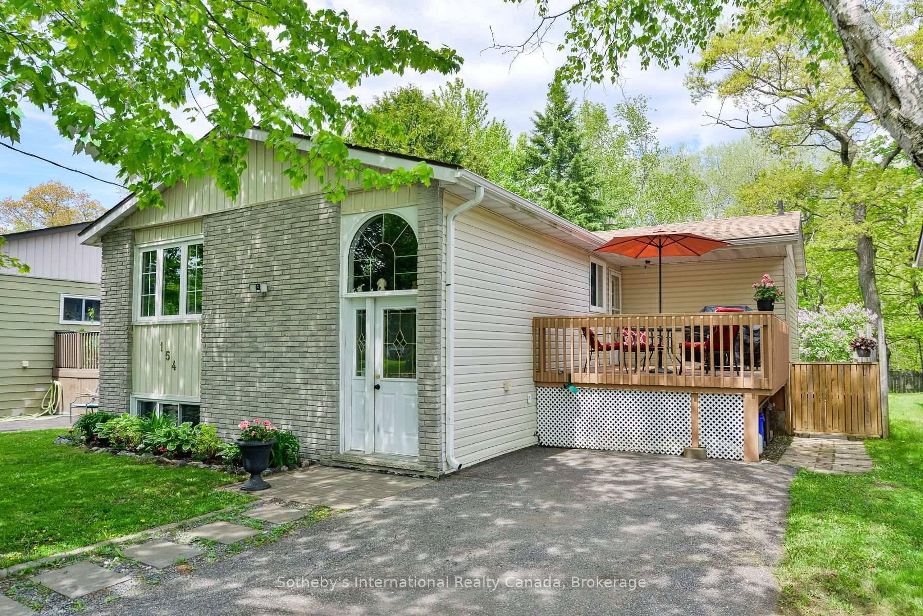 Welcome to your new home at 154 Pratt Crescent, nestled in a family friendly Gravenhurst subdivision !