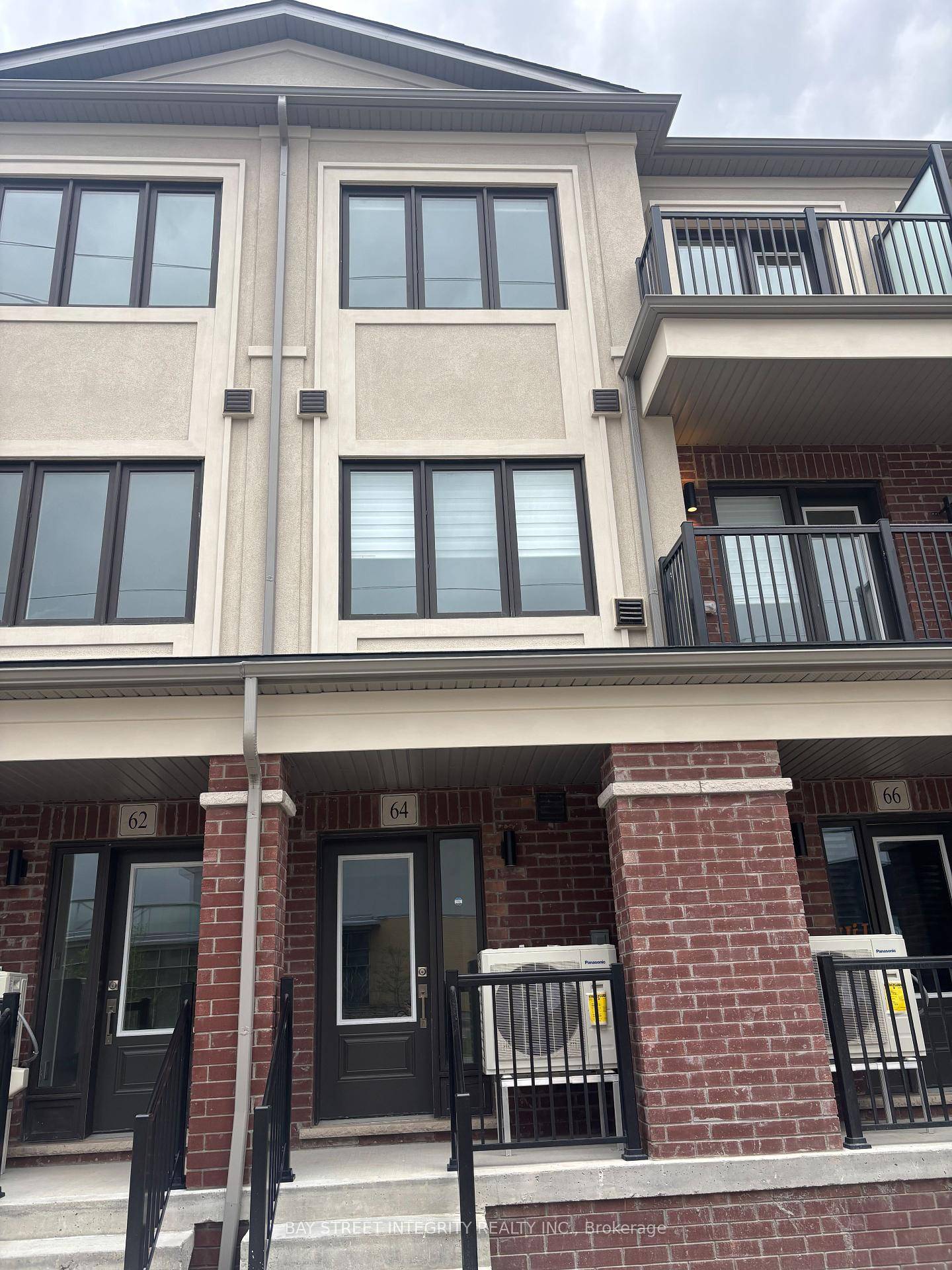 Treasure Hill Legacy Hill Luxury Condo Townhouse 2 Bedrooms, at Major Mackenzie amp ; 404.