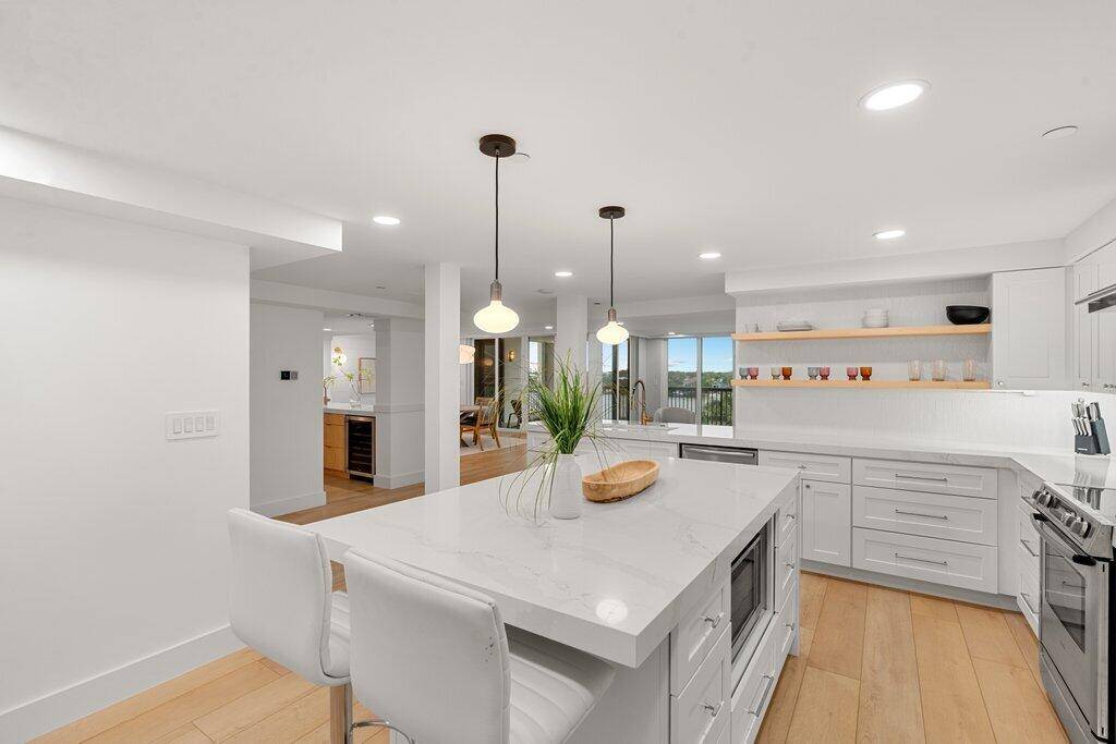 Breathtaking oceanfront intracoastal 3BR 2.