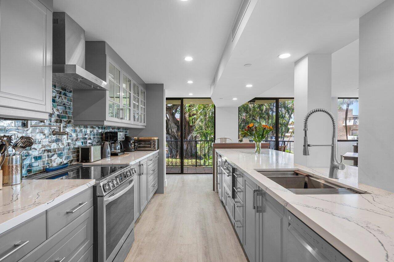 Welcome to your dream condo in Boca Raton.