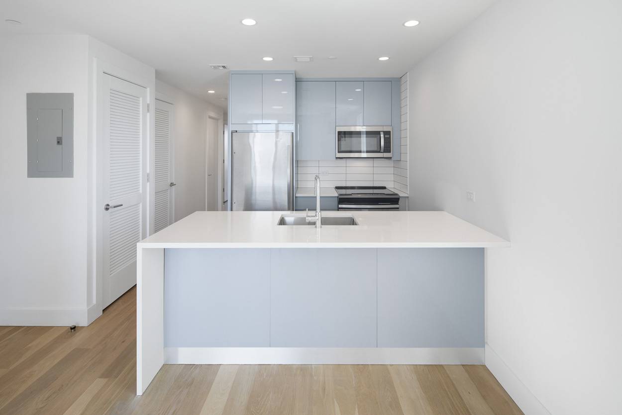 Apartment Details Extra large private terrace 2 bedroom, 2 bath Butterfly virtual doorman system In unit washer and dryer Solar window treatments in the living room Blackout shades in the ...