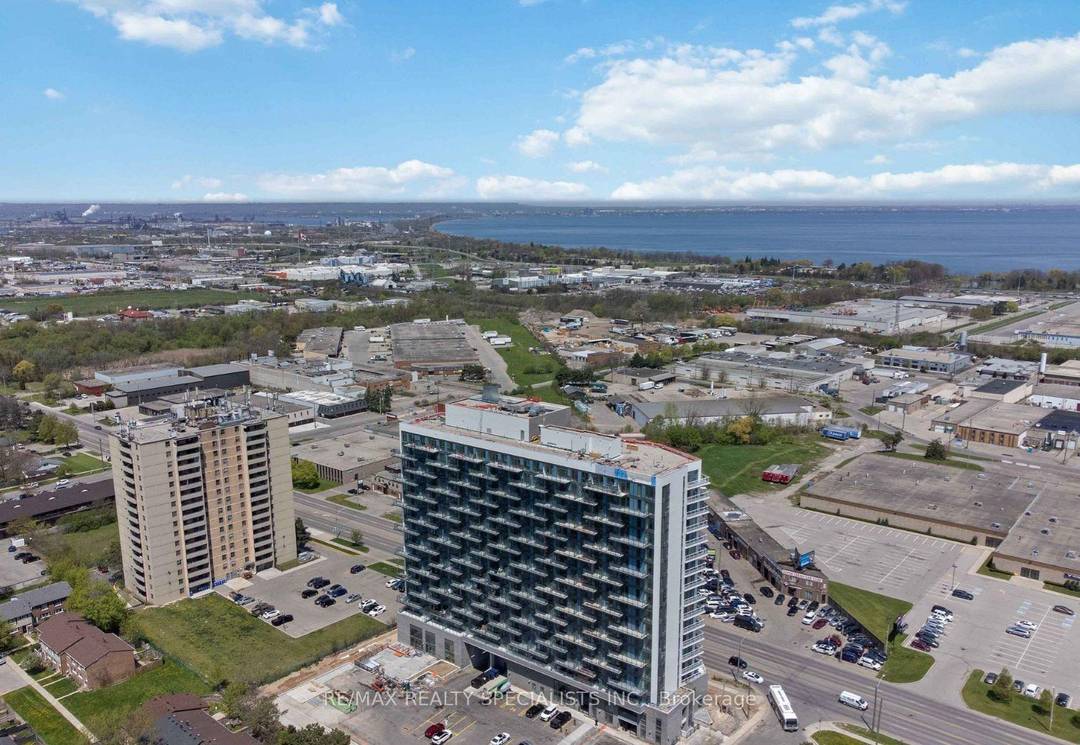 Brand New 1 Bedroom Condo Never Lived InStep inside this stunning brand new 1 bedroom condo and fall in love instantly.