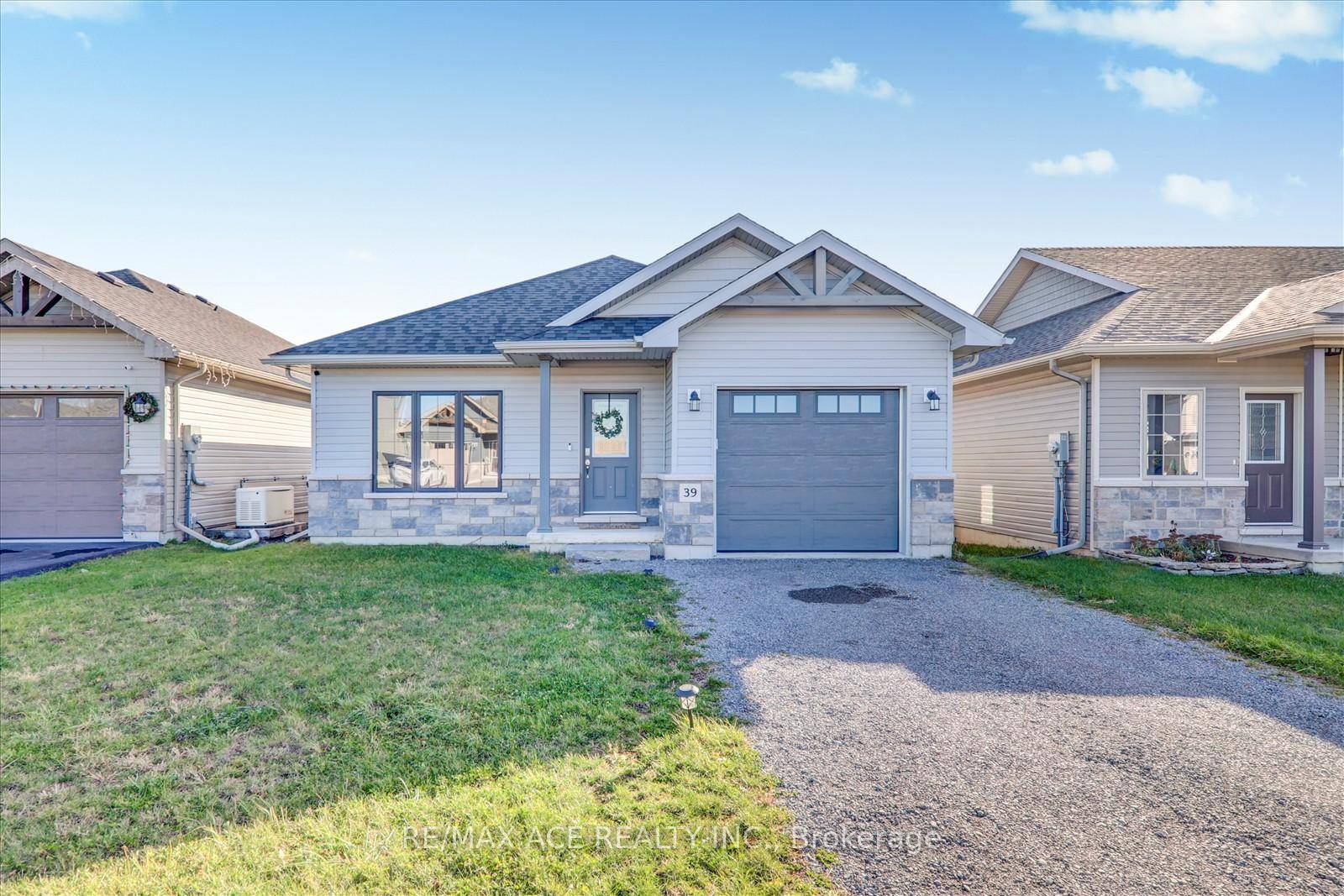 Discover the perfect blend of comfort and versatility at 39 Barley Trail, located in the heart of Stirling.