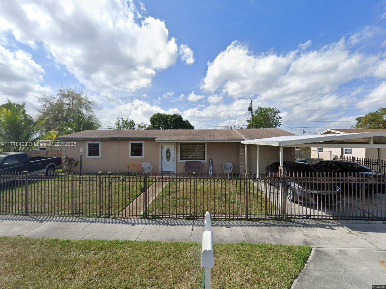 This 3 bedroom 2 bathroom is waiting for You to come home.