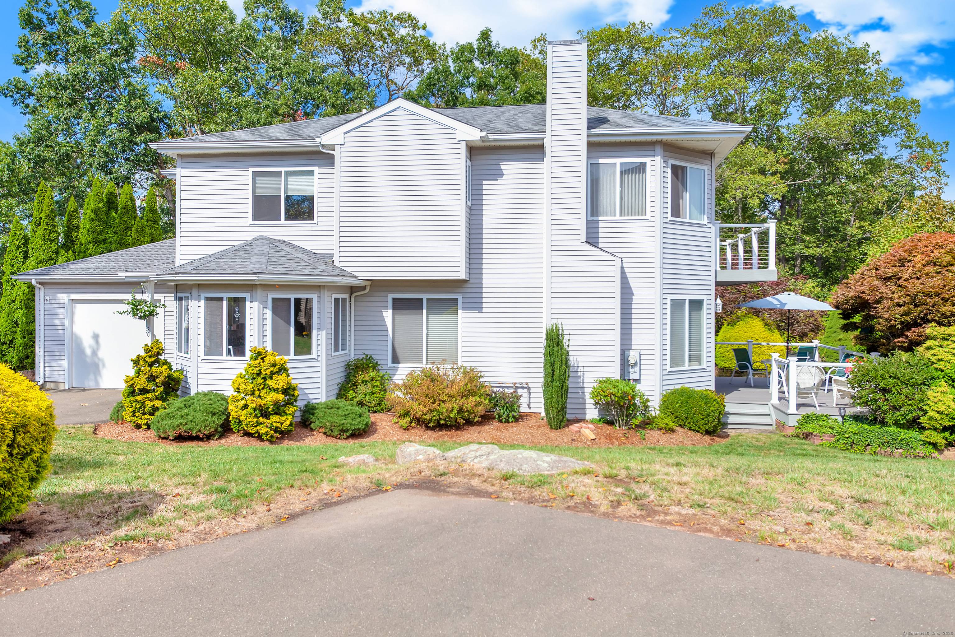 DISCOVER WHALERS POINT ! This small, water oriented community only 32 units, is nestled along the mouth of the Farm River and L.