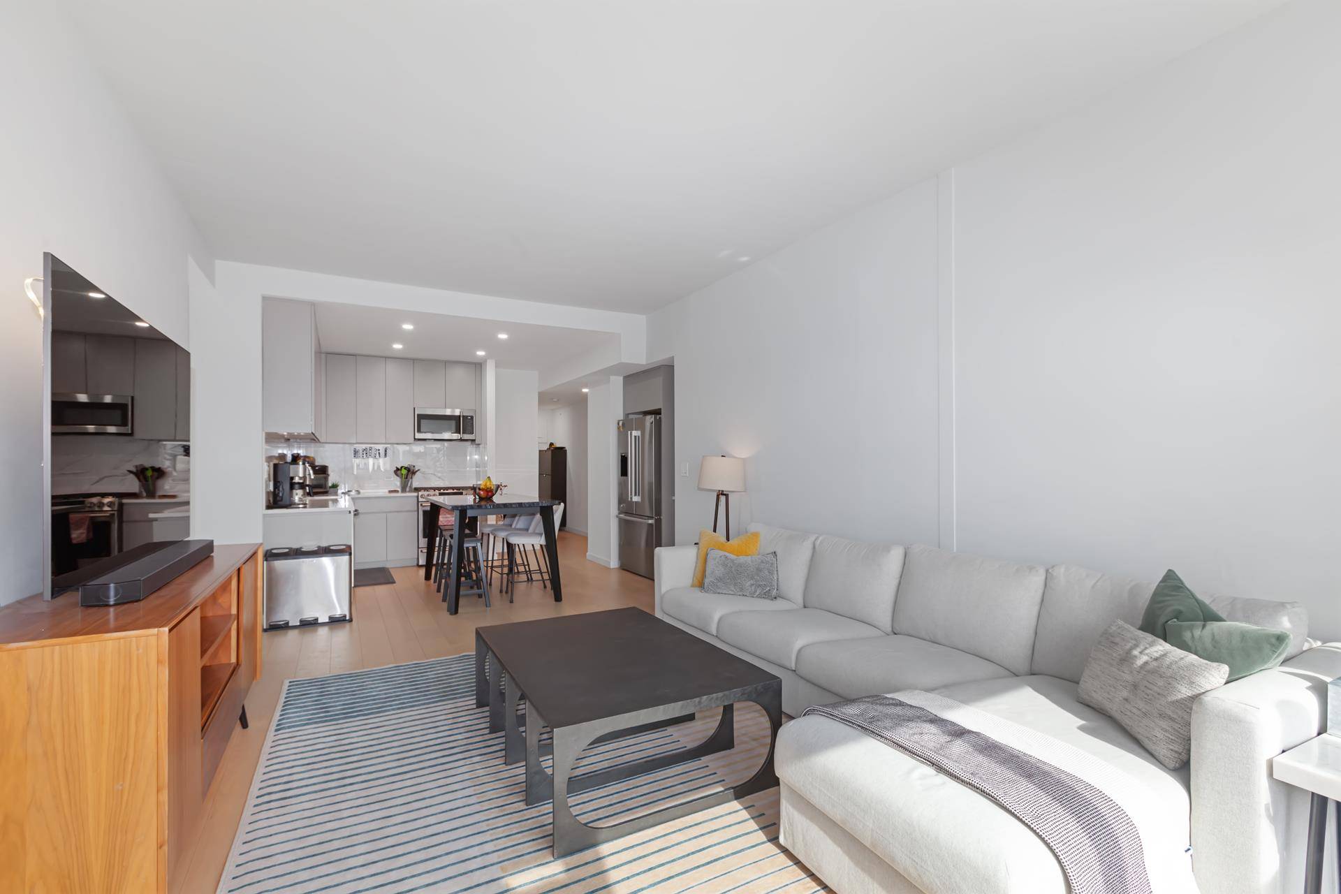 Penthouse 3BR 2BA UWS Home with Stunning Central Park amp ; River Views Experience luxury living in this penthouse level 3 bedroom, 2 bathroom corner apartment with breathtaking southern and ...