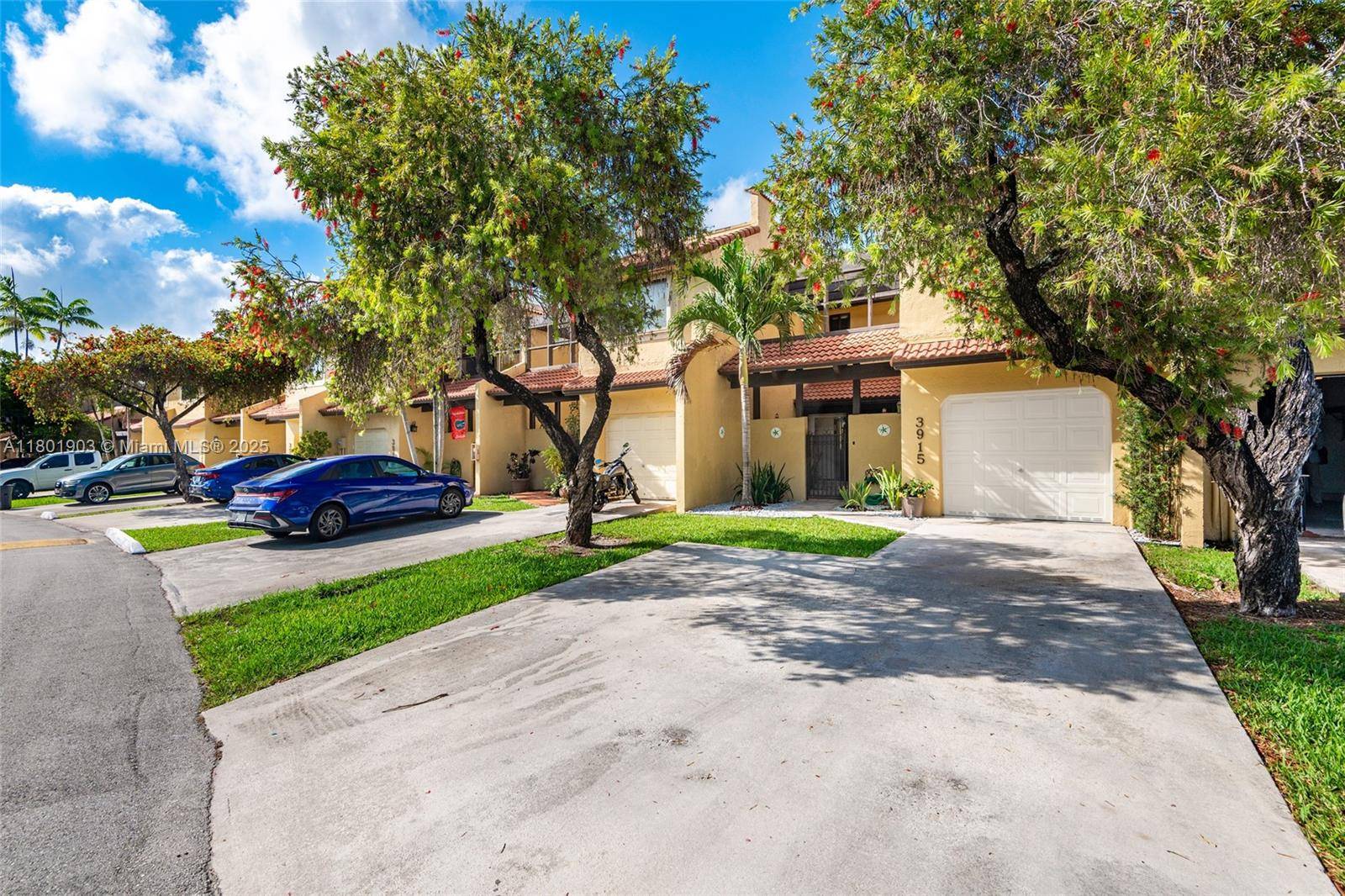 STUNNING, COMPLETELY REMODELED TOWNHOUSE IN DESIRABLE AREA OF DORAL.