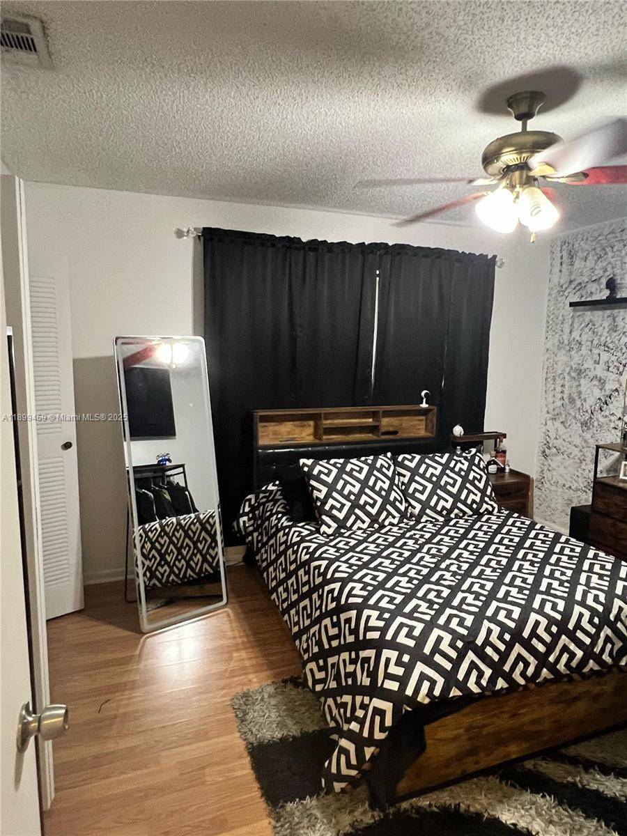 Beautiful Townhouse in sought out area, Has washer and dryer inside.