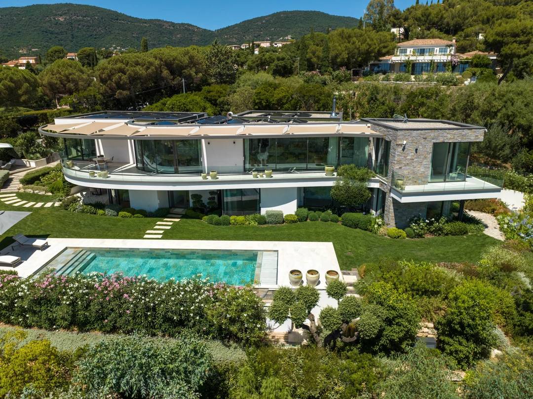 CROIX VALMER / CAVALAIRE-SUR-MER - PRESTIGIOUS CONTEMPORARY PROPERTY WITH PANORAMIC SEA VIEW