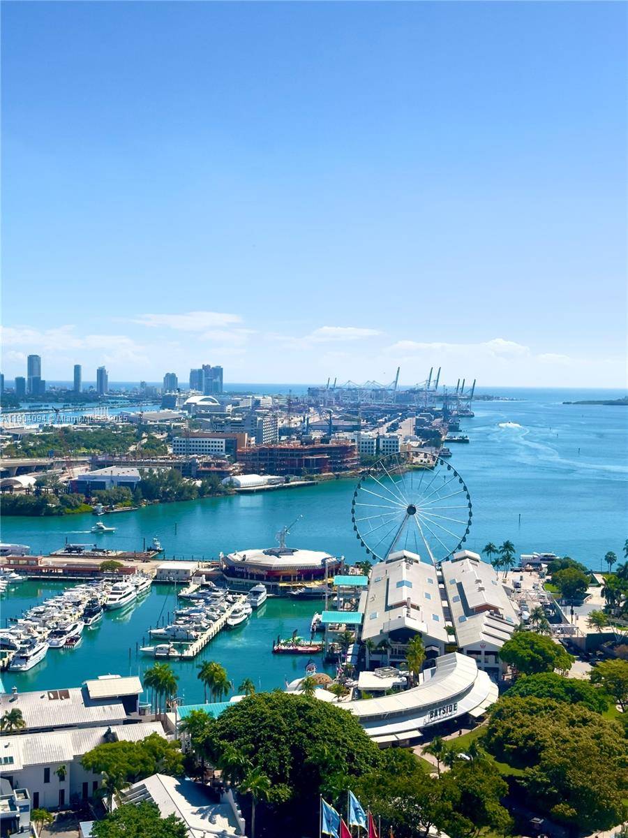 Spectacular community in Downtown Miami, fully furnished, excellent finishes with luxurious lifestyle, the best amenities to enjoy The Elser Hotel.