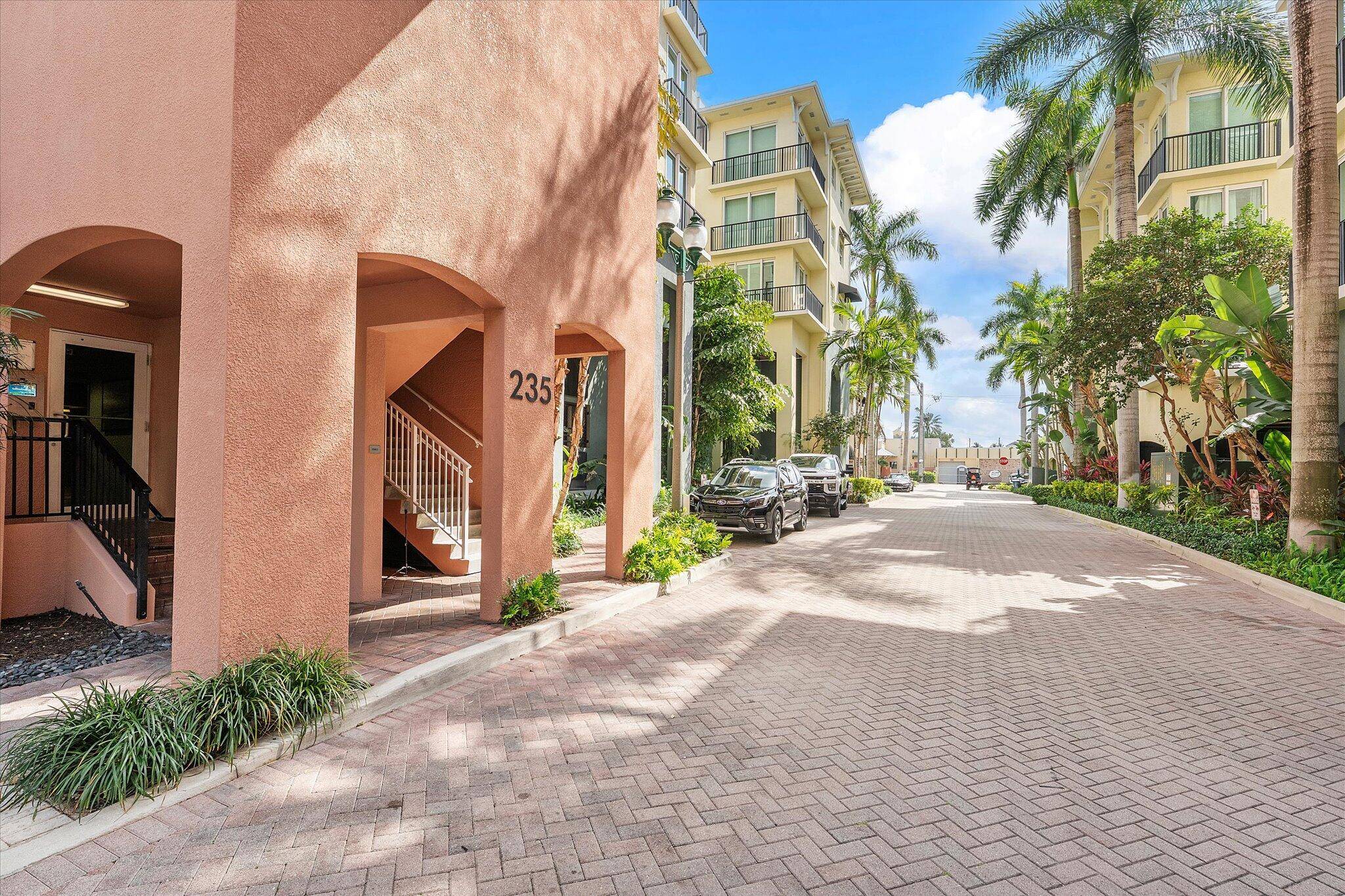 Welcome to this stunning 1 bedroom, 1 bathroom condo in the heart of Downtown Delray Beach !