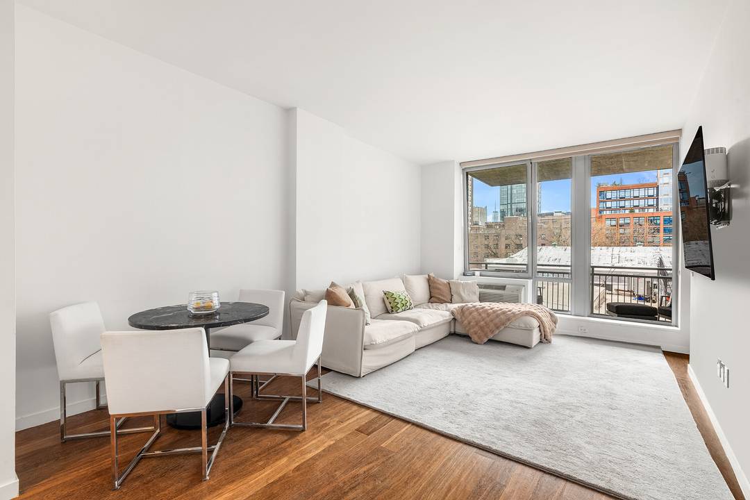 Sun soaked and move in ready, this stunning one bedroom, one bathroom home delivers the very best of modern West Chelsea living complete with a private balcony, premium finishes, and ...