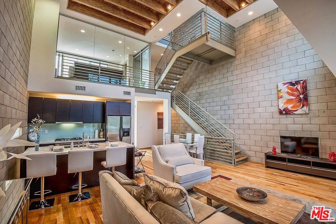 3450   Cahuenga Blvd 3BR Hollywood Hills East La
