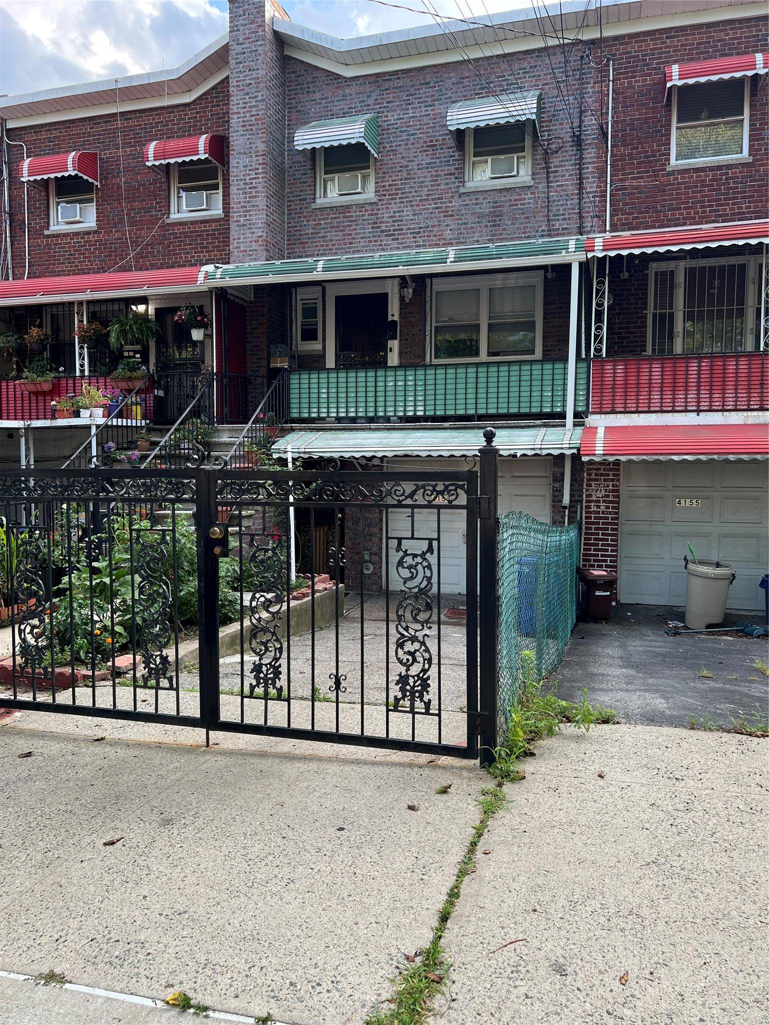 Welcome to 4153 Bruner Ave !