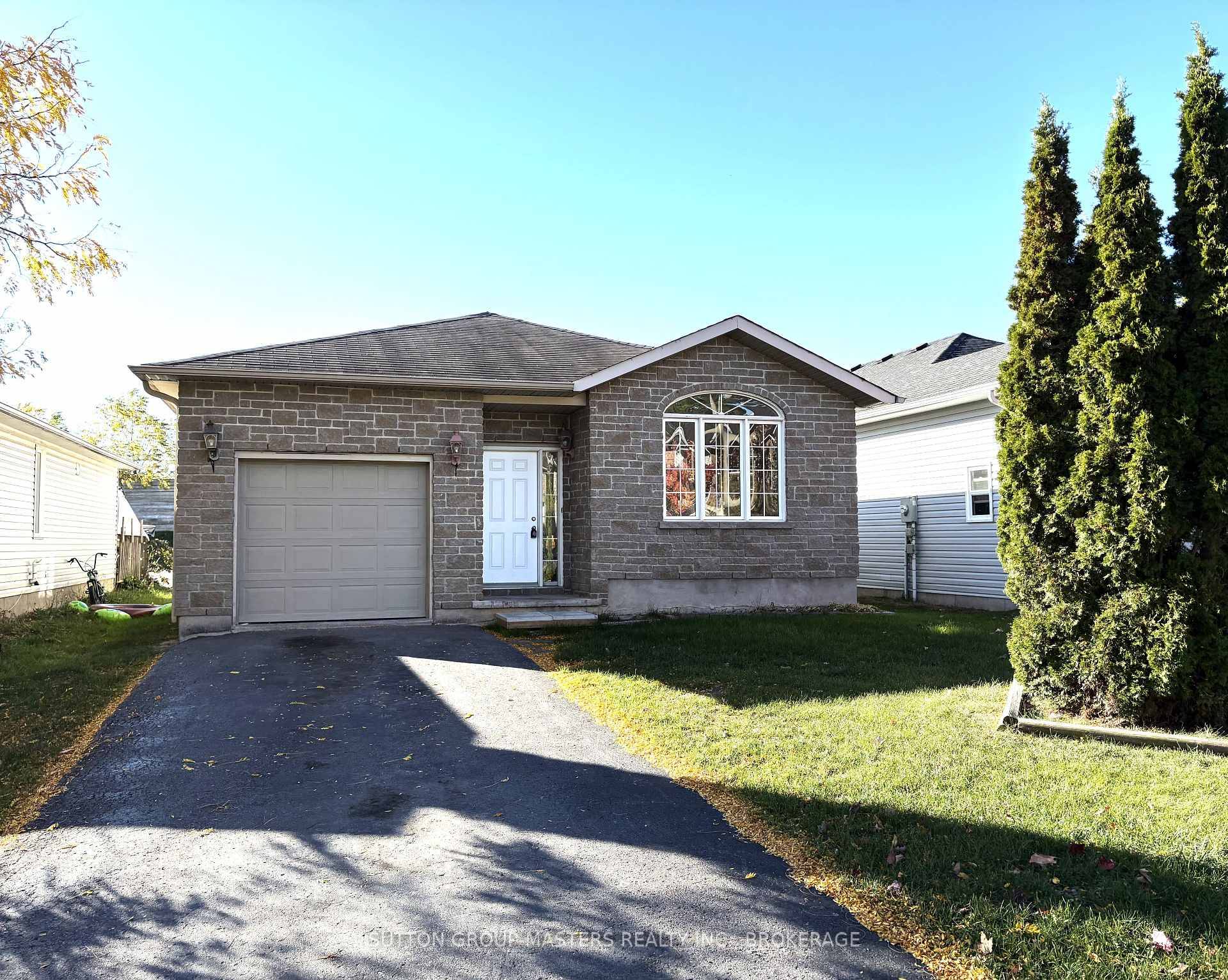 Bayridge bungalow with 3 bedrooms and 2 baths.