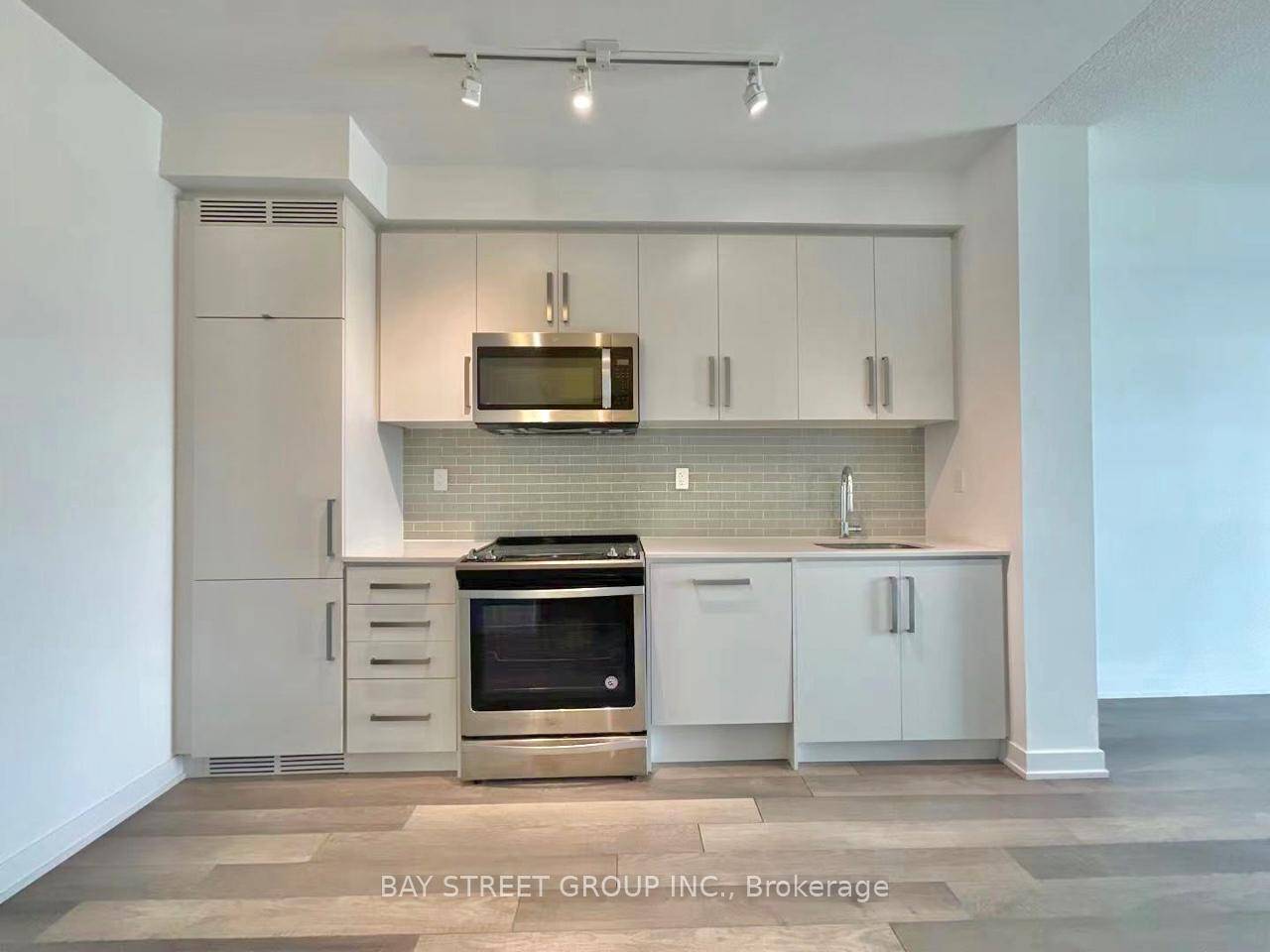 1 Bedroom 1 Bathroom Unit With Big Balcony In The Heart Of The North York City Centre.