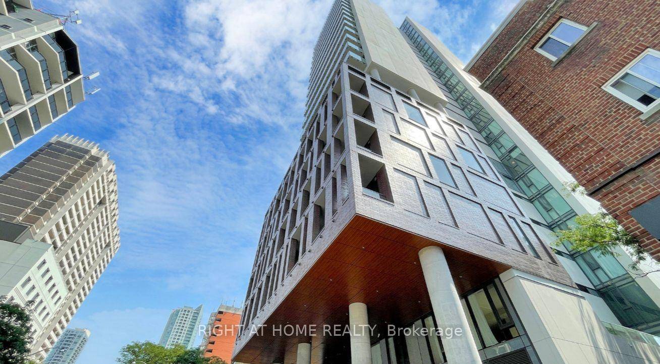 Only Two years old condo is located in the heart of downtown, steps to Wellesley subway station, and a 10 minute walk to UOT and TMU.
