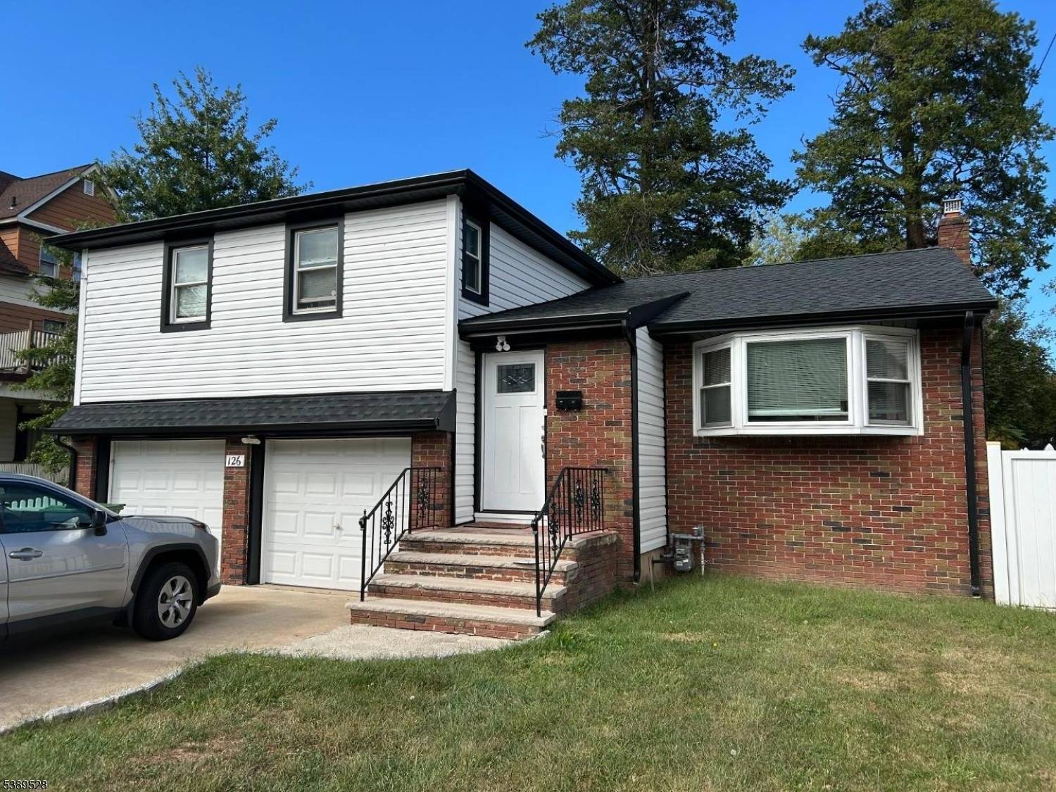 welcome to this spectacular property, perfect home to live in, 3 bedrooms, 2 full bath, great kitchen with great features granita counter top, stainless steel appliance, lower level has a ...