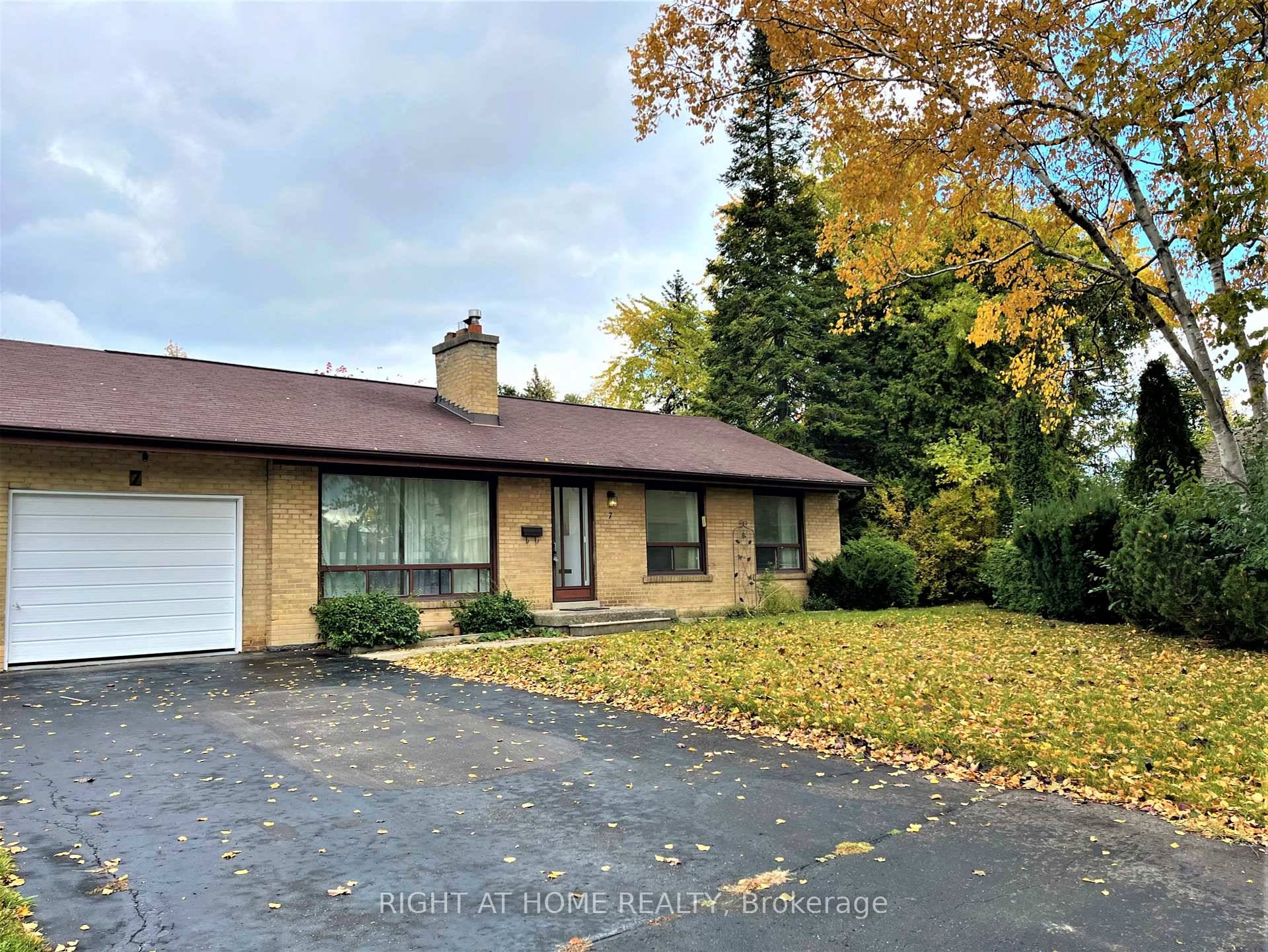 Fully Renovated Beautiful Bungalow In Desirable Banbury Don Mills Neighborhood.