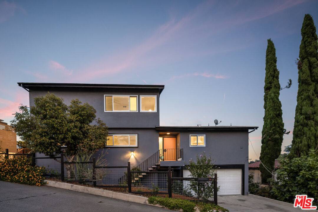 2682   Hollyridge Dr 3BR Hollywood Hills East La