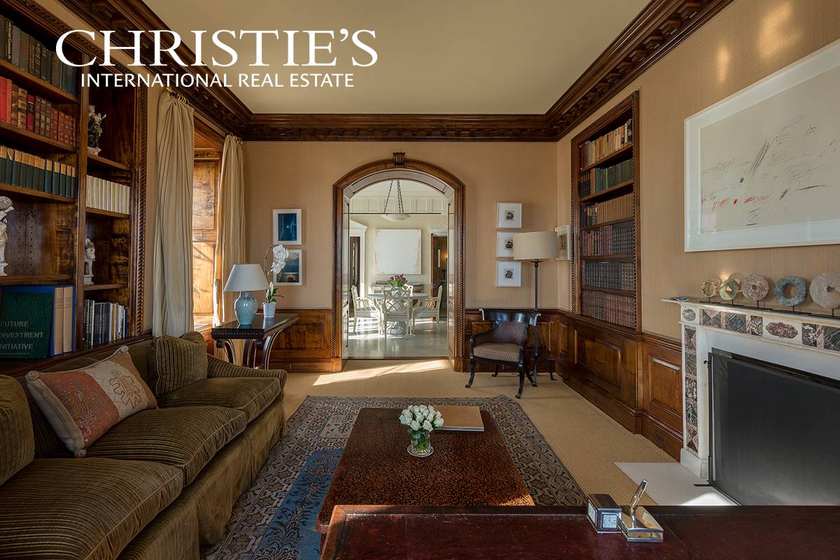 HIGHEST RIVER HOUSE DUPLEX WITH TERRACE High atop the storied River House, this majestic duplex residence features expansive outdoor space from two southern facing terraces and panoramic river views over ...