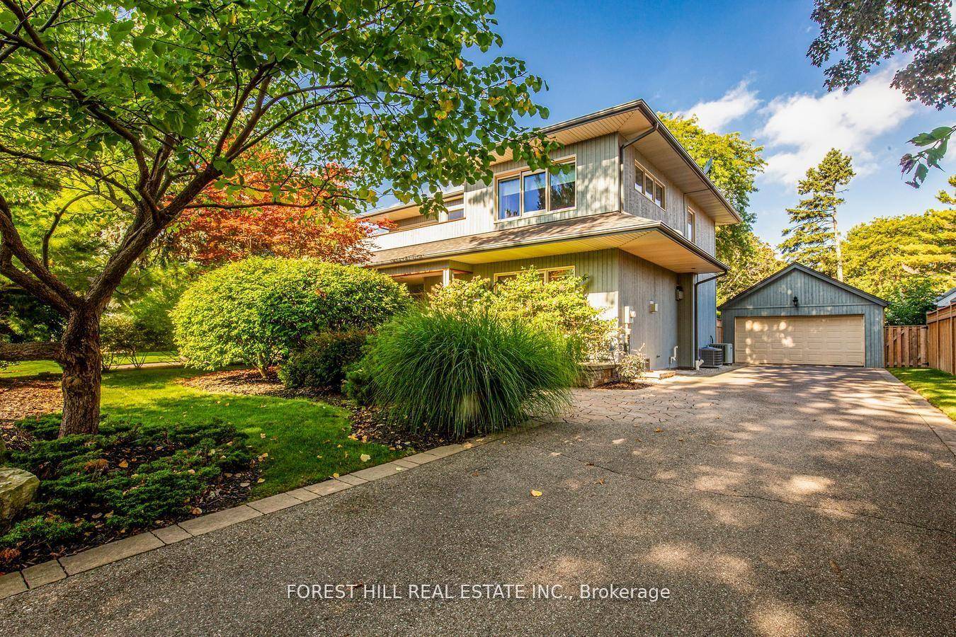 South Of Lakeshore ! Welcome to This Beautifully Designed Custom Residence In A Spectacular Neighbourhood Of Large Lots And Mature Tree Lined Streets.