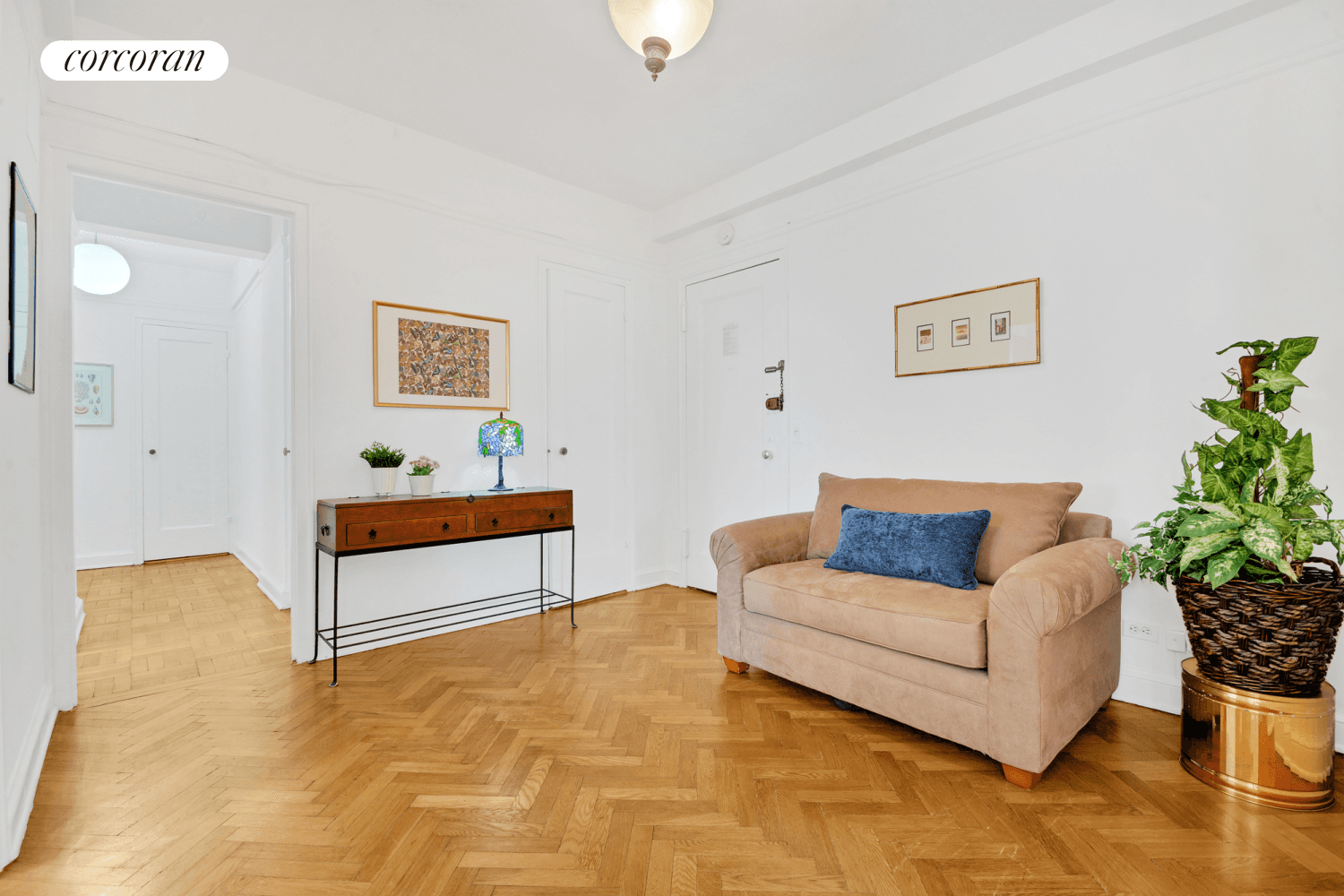 Welcome home to this lovingly maintained, bright and airy 1 bedroom apartment located at Castle Village.
