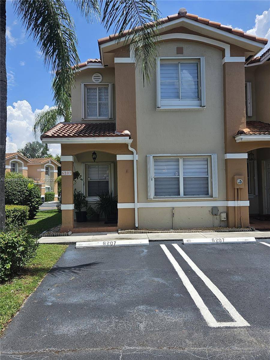 Unique opportunity ! ! Corner Unit !