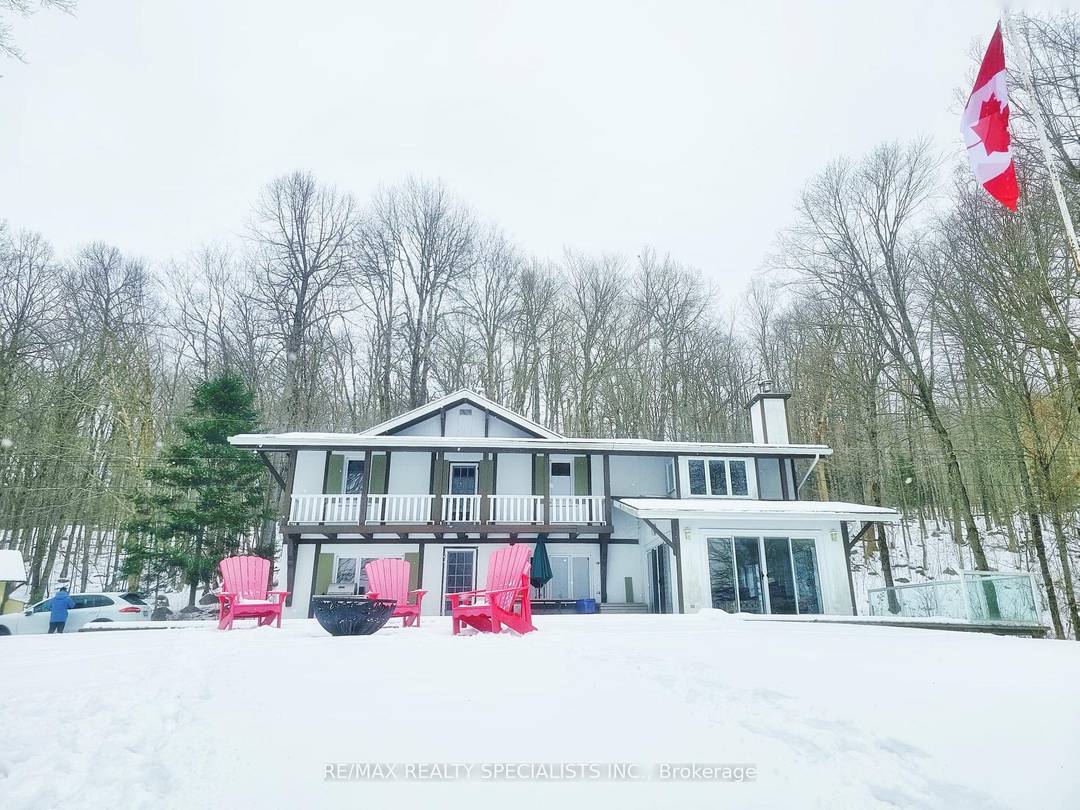Stunning Lake Cecebe Waterfront Cottage Lease Opportunity Lease This Exceptional, Fully Furnished Lakefront Retreat On 2.