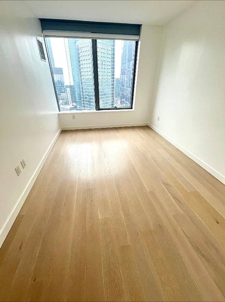 Skyline Tower The Pinnacle of Luxury Living in Long Island City Welcome to Skyline Tower, a world class residence that stands as the tallest and most luxurious building in Long ...