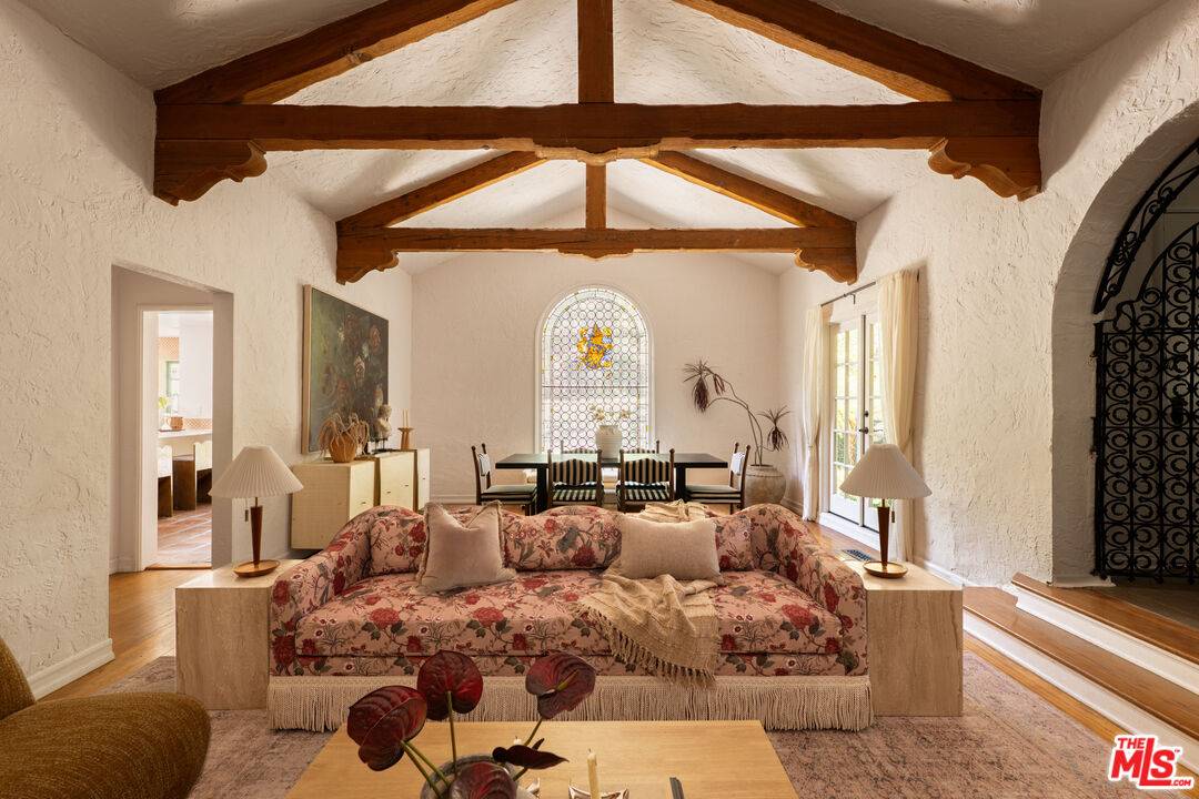 3138   Oakshire Dr 4BR Hollywood Hills East La