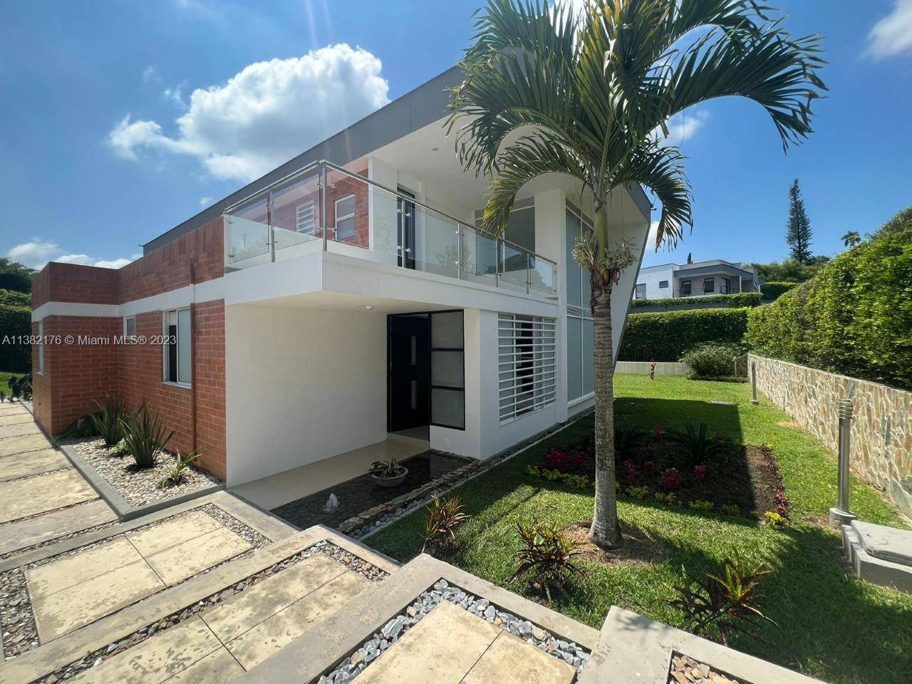 Gorgeous property at the Beautiful City of Pereira, Risaralda, Colombia !