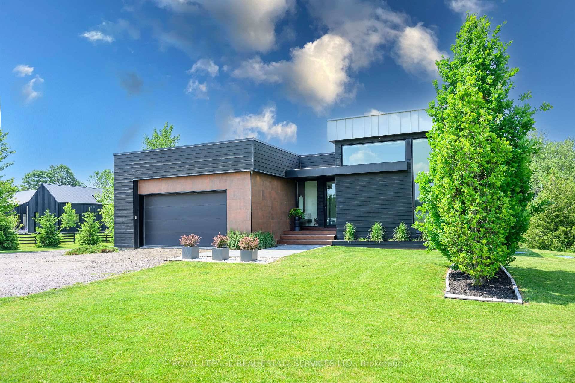 Ultimate Luxury and Exclusive Investment Your Private 37 Acre Country Estate Awaits Experience unparalleled opulence and tranquility in your very own country retreat, set on a magnificent 37 acre property.