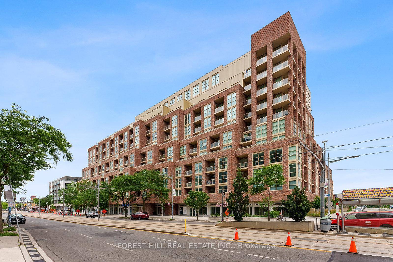 Luxury living at its finest in this thoughtfully designed 1 bedroom unit offering almost 500square feet !