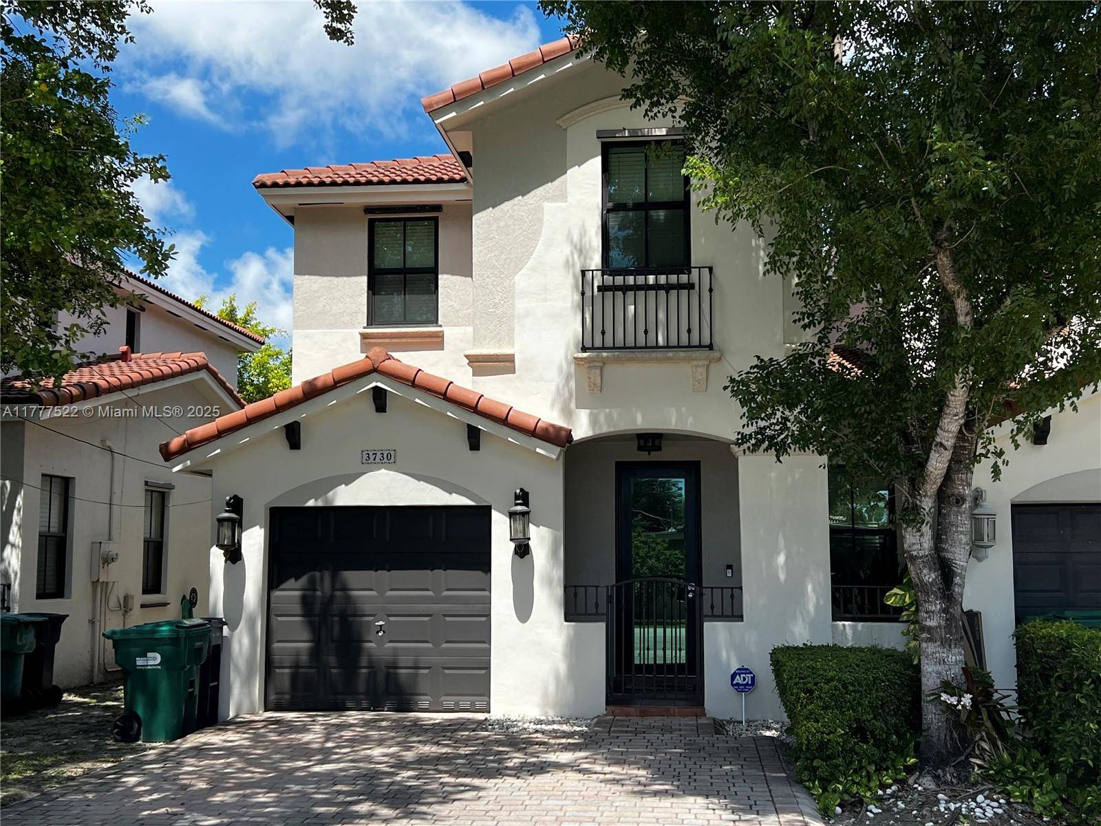 Beautiful Townhouse ! ! 3 beds 2.