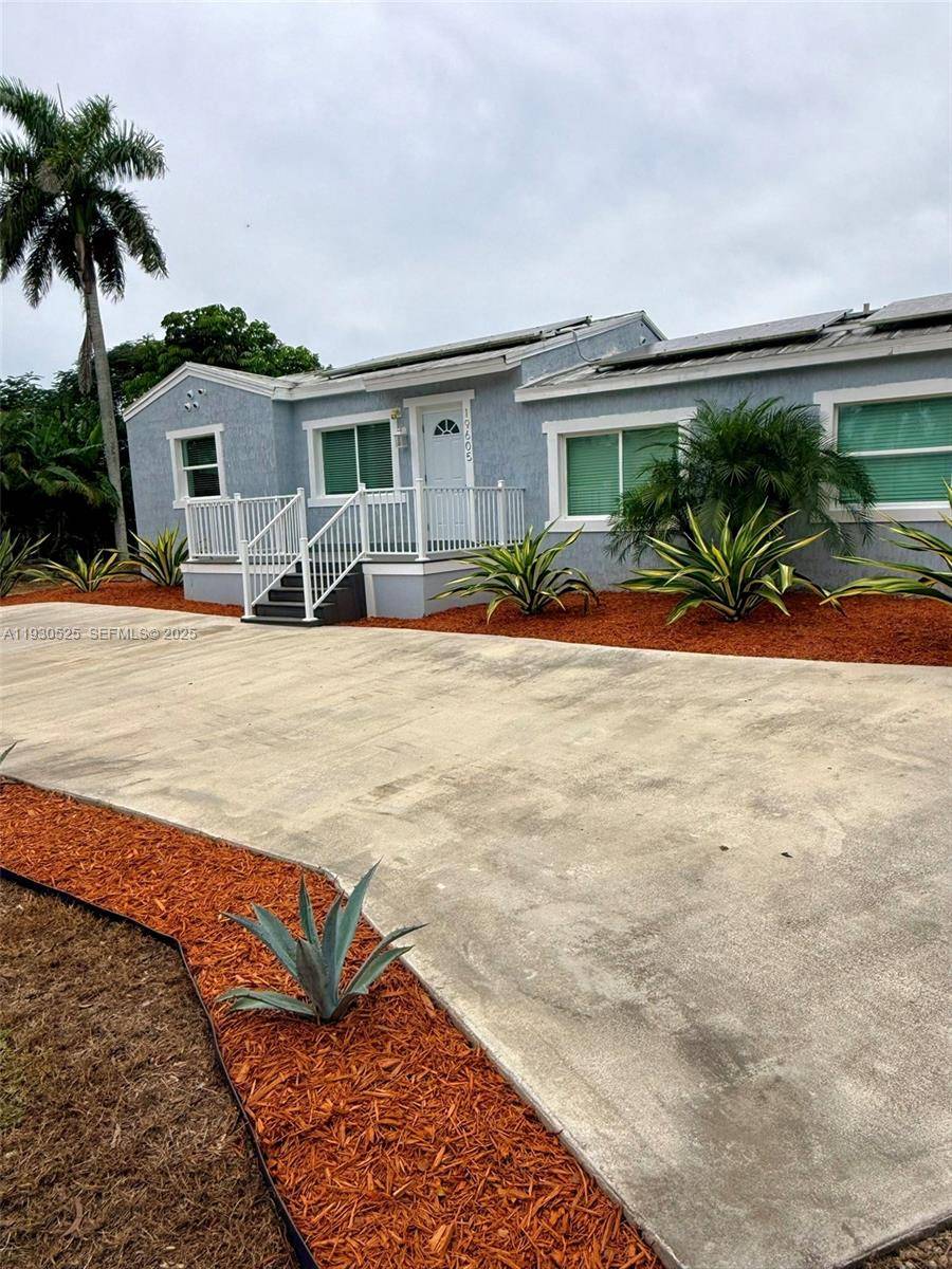 Well located single family residence in Homestead featuring a practical floor plan and generous lot size.