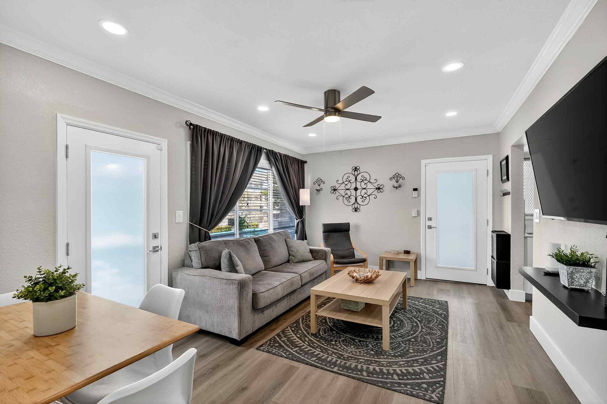 Prime corner 1 Bed Bonus Room Office Den in historic Miami Modern building.