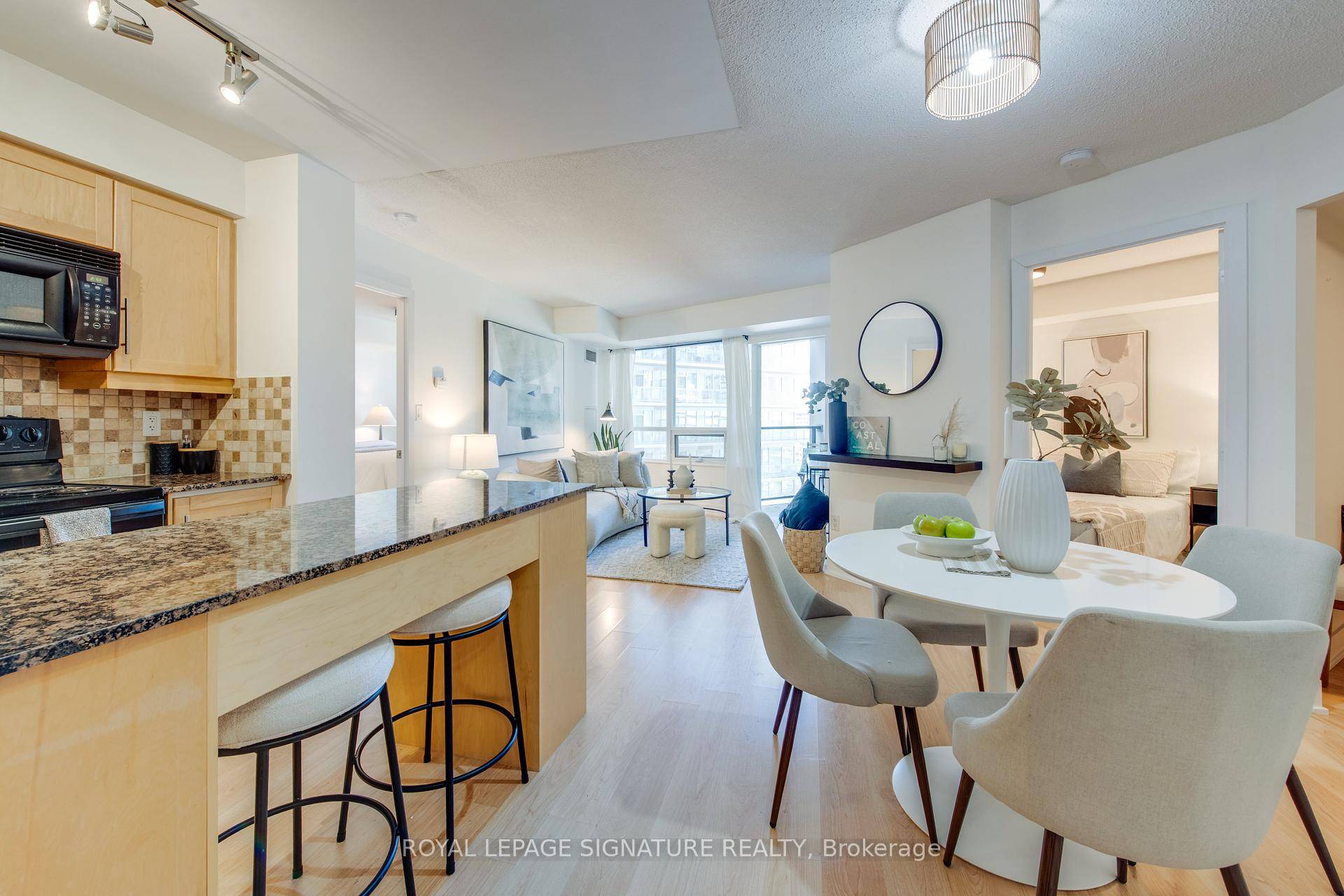 Welcome to suite 1401 located in the highly sought after Element condos.