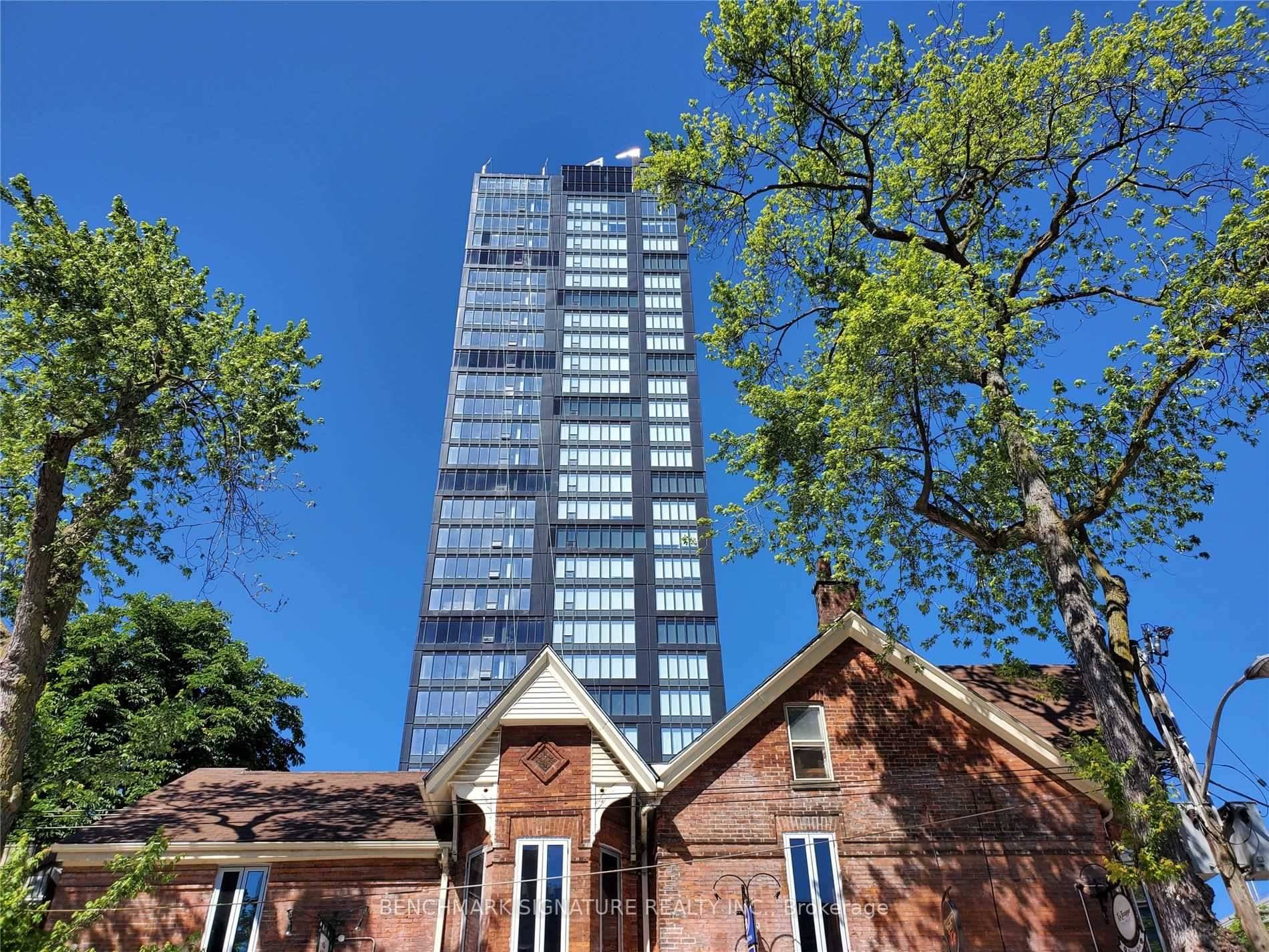 Move into this amazing 2 bedroom and 2 bathroom unit adjacent to the university of Toronto.