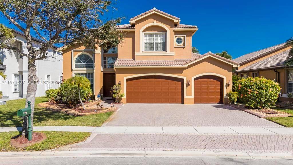 Welcome to this stunning 4 bedroom, 4 bathroom home in the highly sought after Sunset Lakes community.