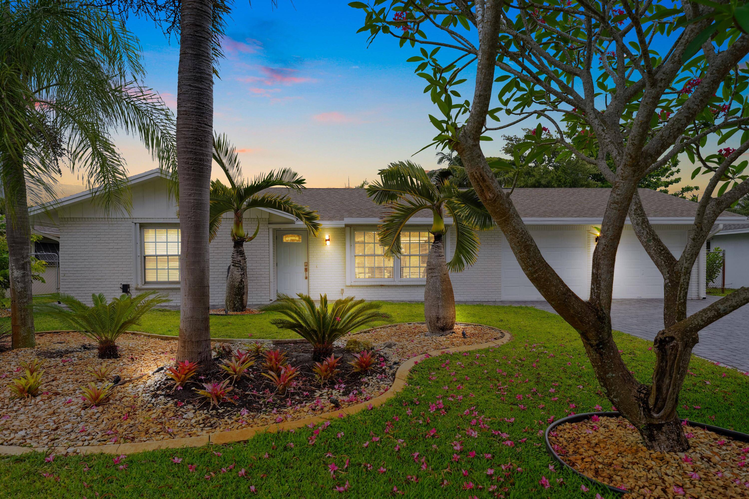 Spectacular fully renovated fully furnished single family home for rent in desirable Palm Beach Gardens.