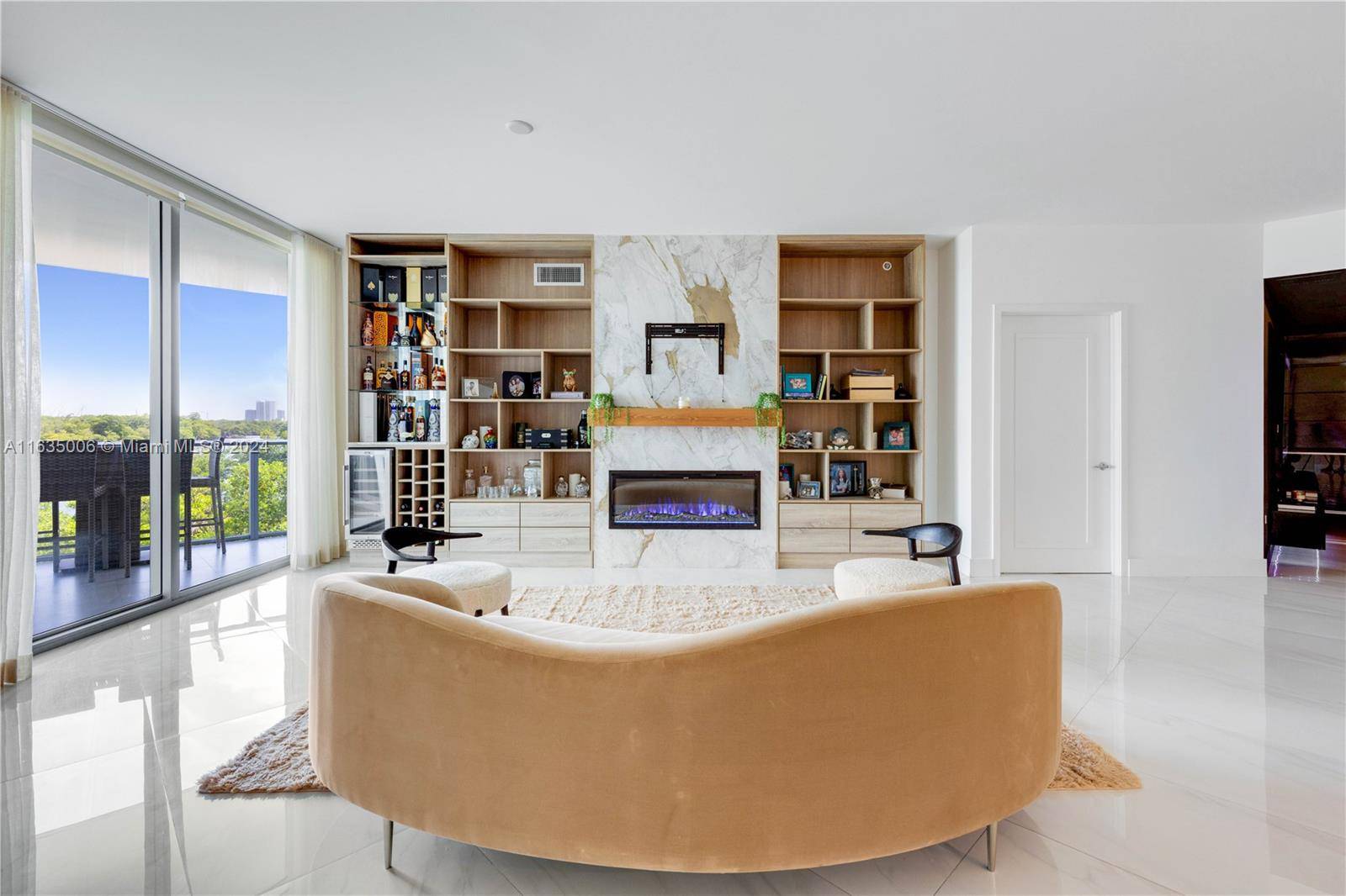 Welcome to luxury at its finest, amazing 2 bedroom 3 bathroom unit with den that can be converted into an extra bedroom.